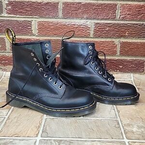 Doc Martens 1460 Leather Lace Up boots